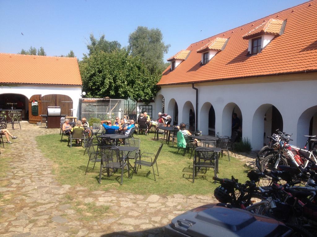 Habansky Dum Hotel Dolni Vestonice Exterior foto