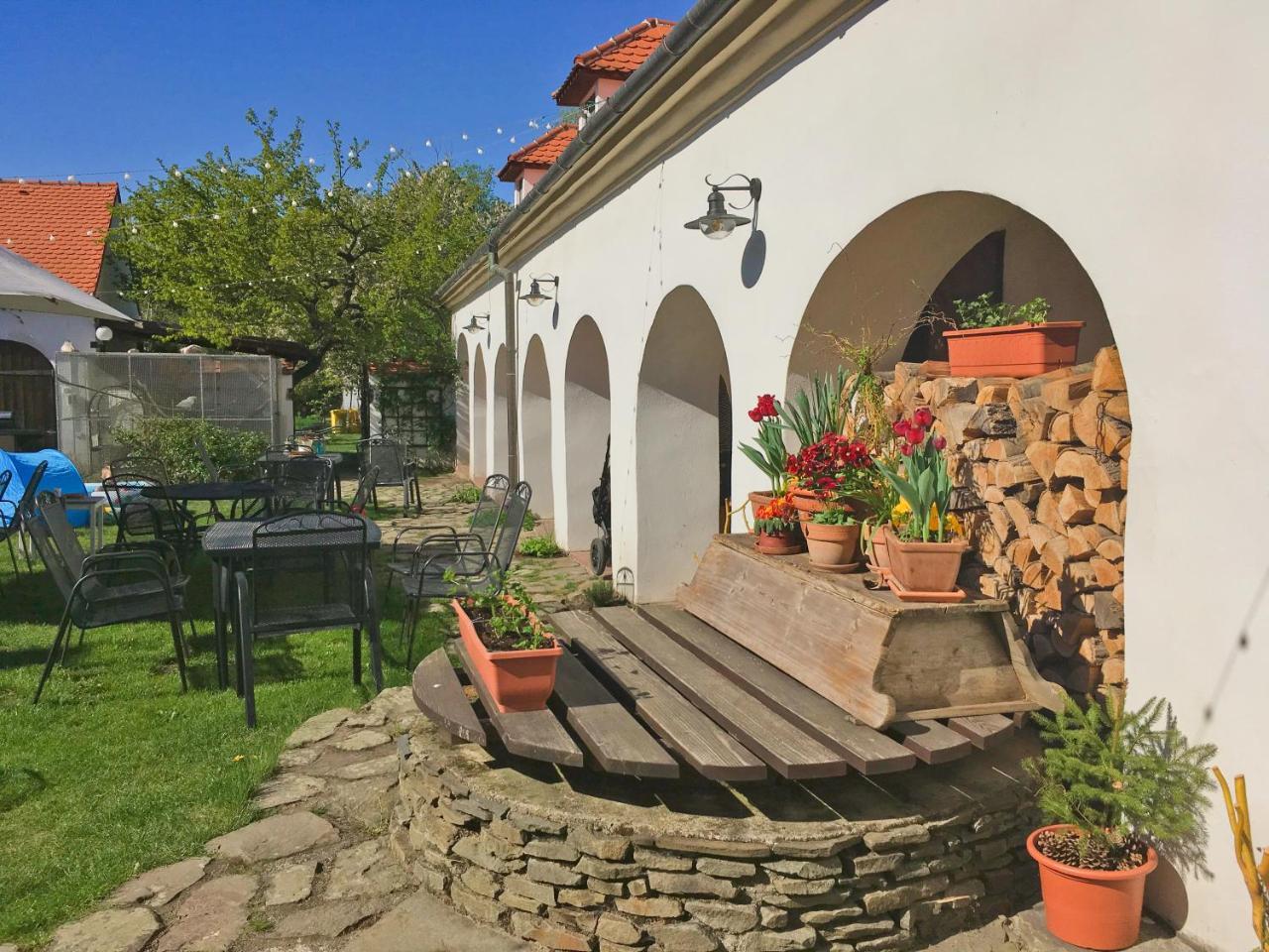 Habansky Dum Hotel Dolni Vestonice Exterior foto
